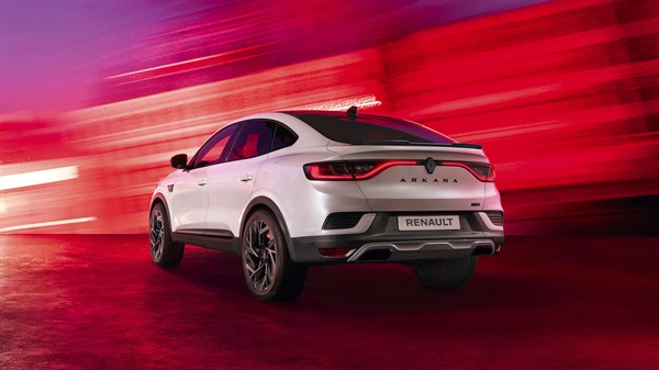 Renault Arkana full hybrid E-Tech - garde au sol, double sortie d'échappement